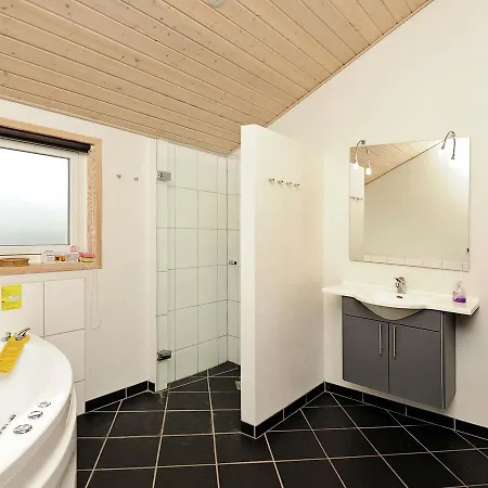 Four-bedroom Holiday In 5